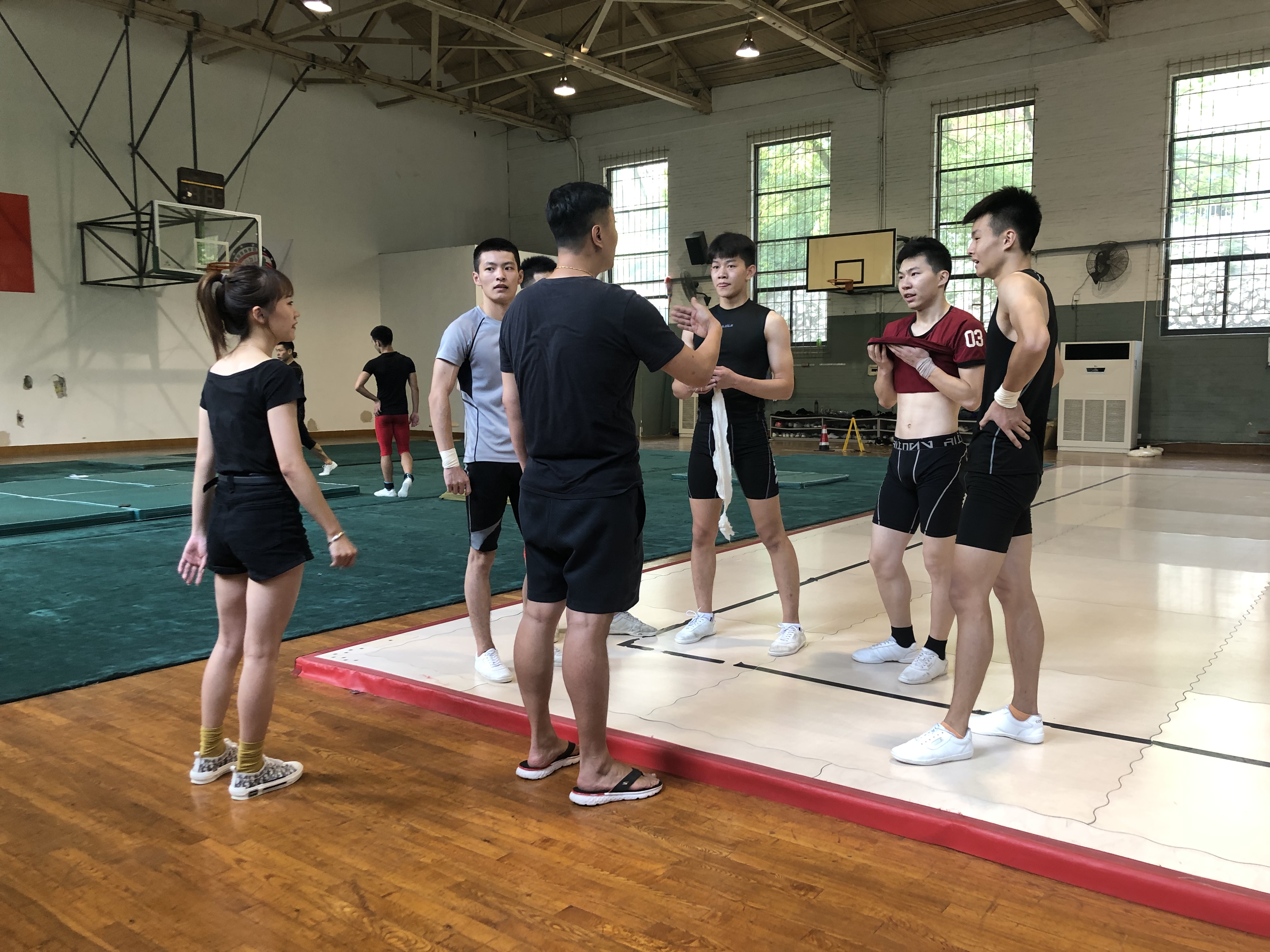 卡尔蒂斯技战术演练密集，冲刺冠军全力以赴的简单介绍
