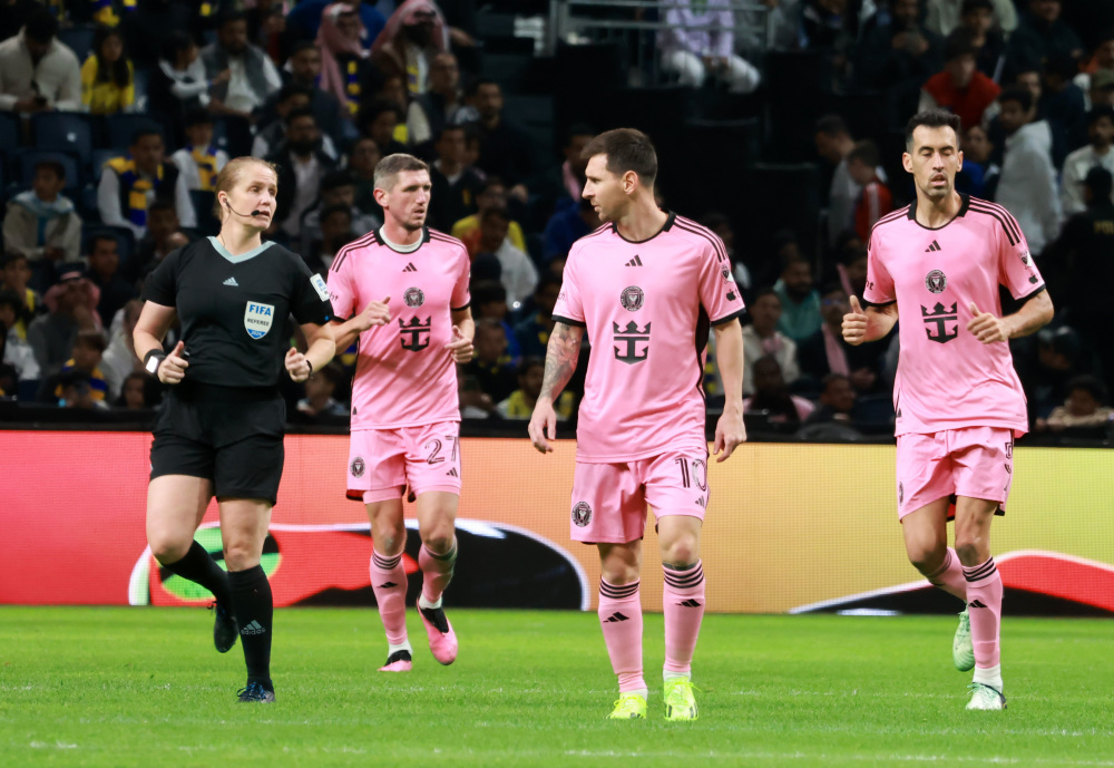 国际足球盛宴精品续，球赛场面激情蓬勃的简单介绍