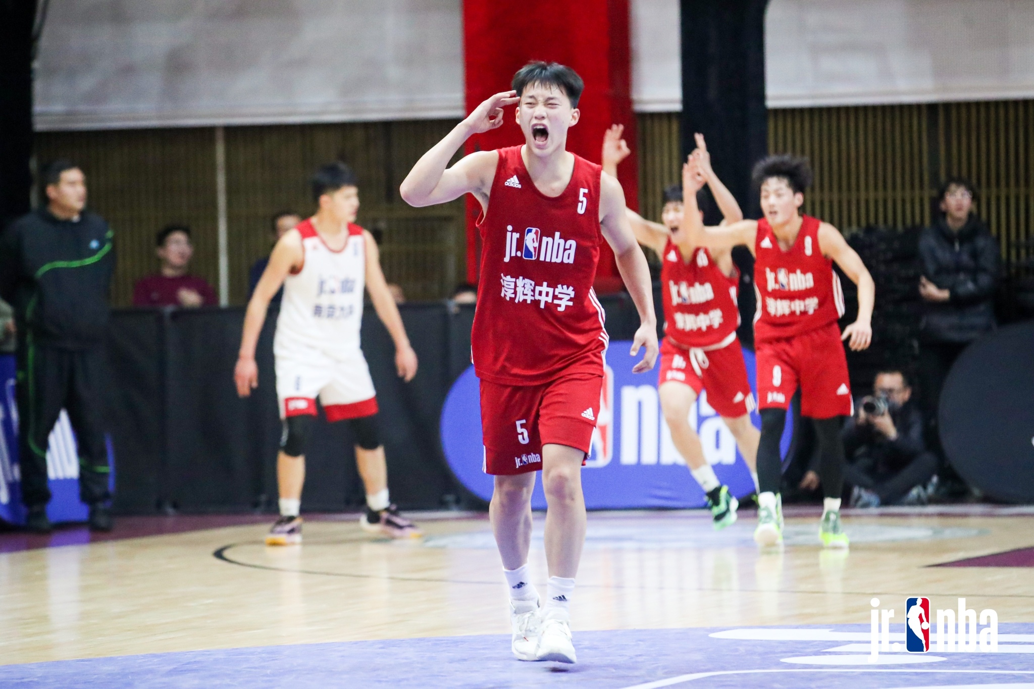 篮球竞技场上精彩绝伦,传奇一触即发的简单介绍 篮球竞技场上精彩绝伦,传奇一触即发的简单介绍