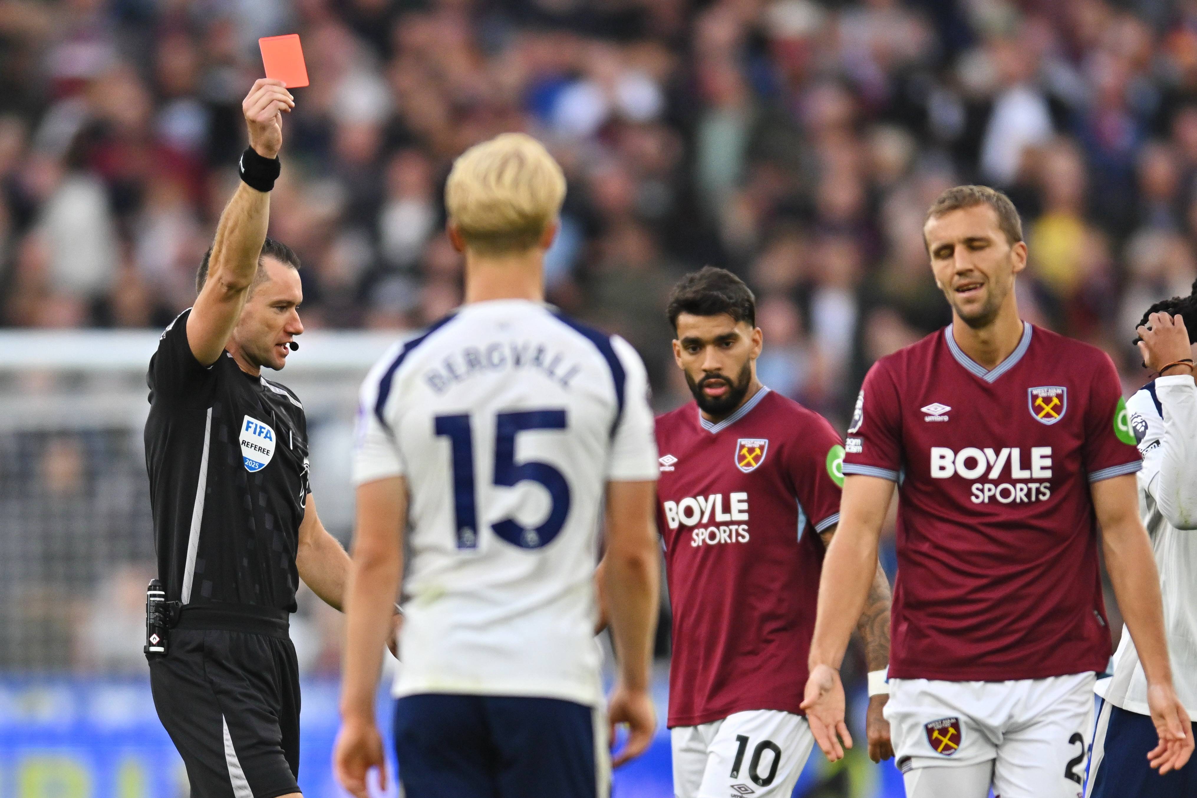 包含西汉姆联客场不敌伯恩茅斯，积分榜下滑的词条