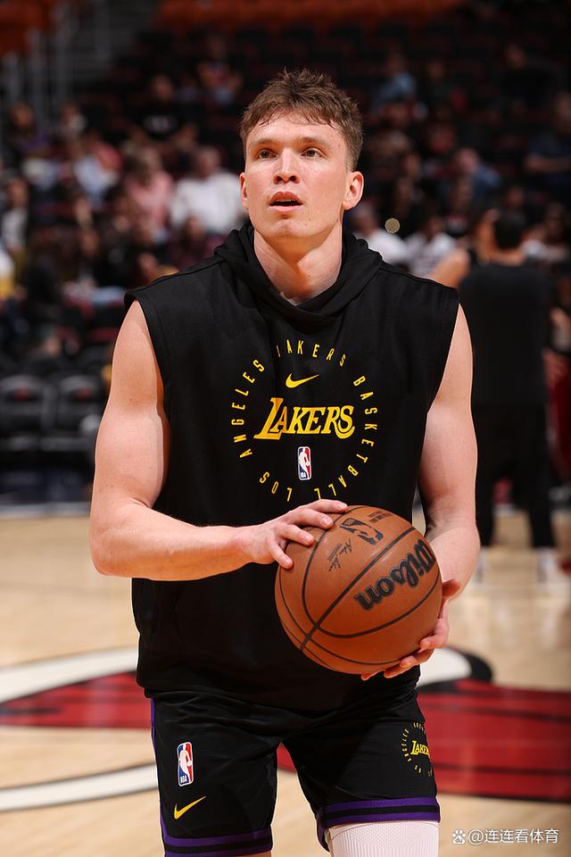 新秀球员个人表现抢眼的简单介绍